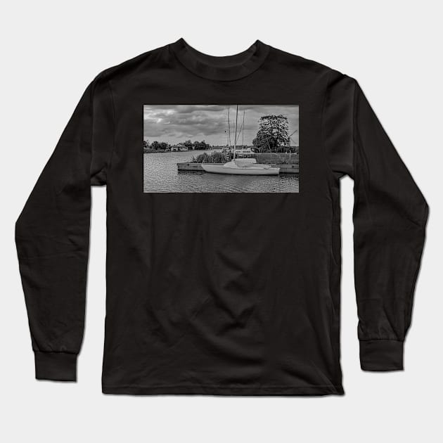 A view along the River Thurne in the Norfolk Broads National Park Long Sleeve T-Shirt by yackers1